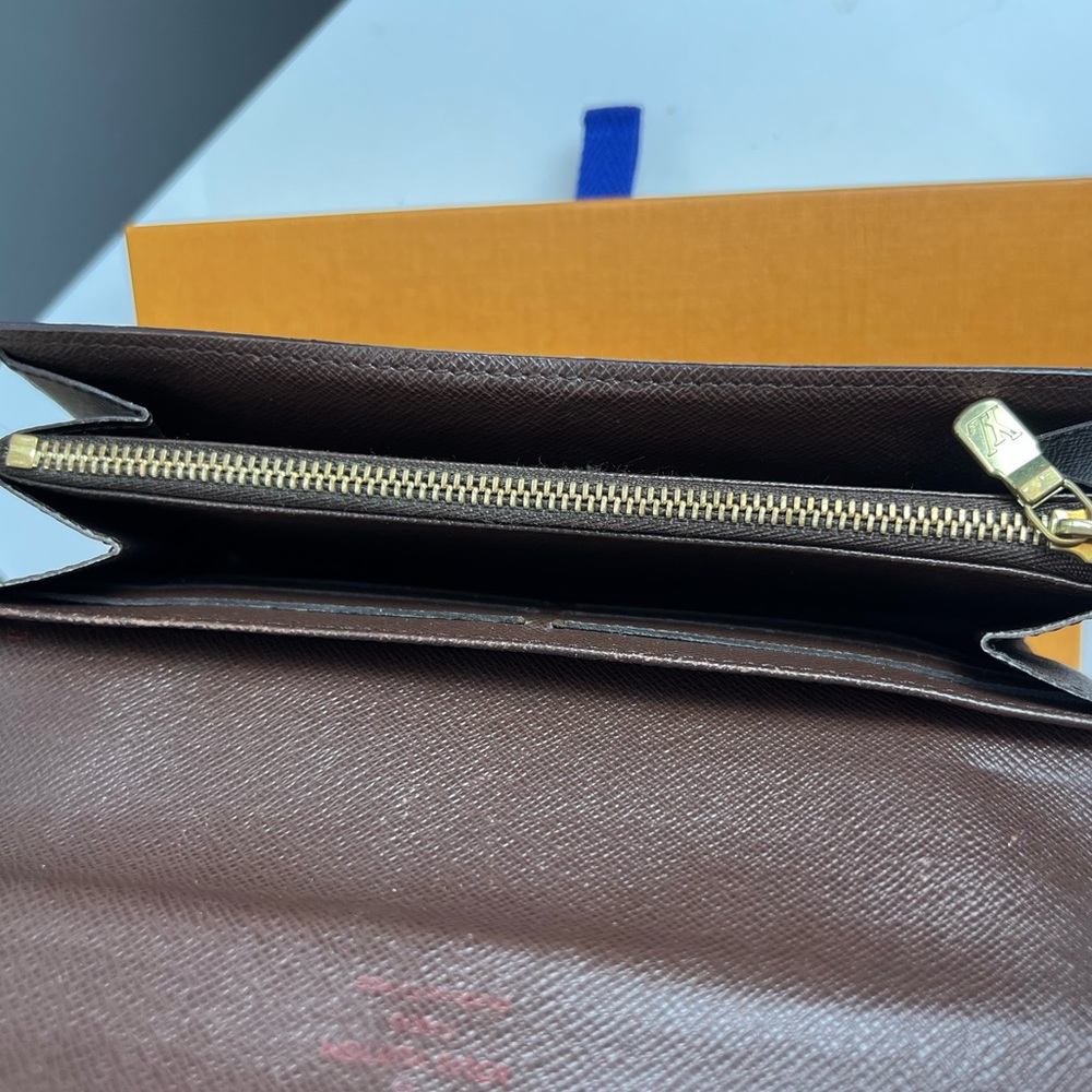Louis Vuitton Damier Sarah Wallet - Picture 7 of 12